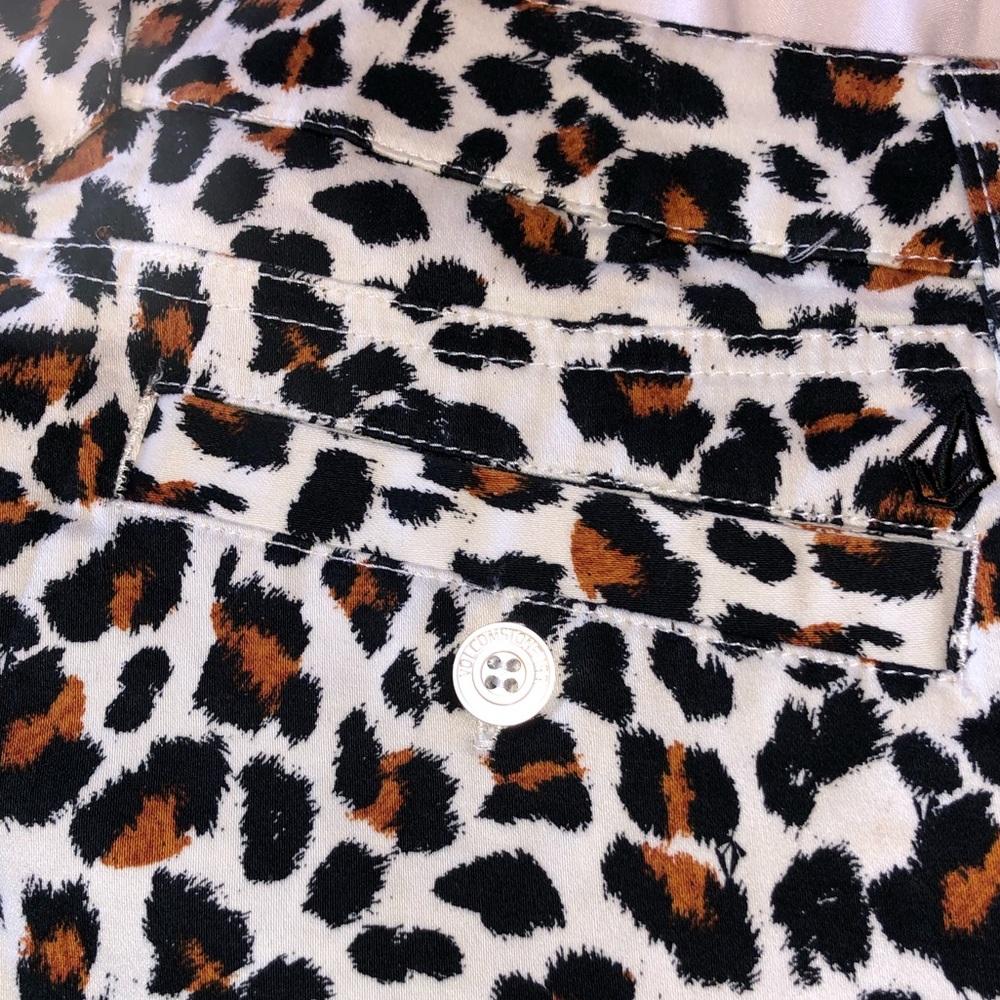 Volcom Leopard shorts - Picture 5 of 7